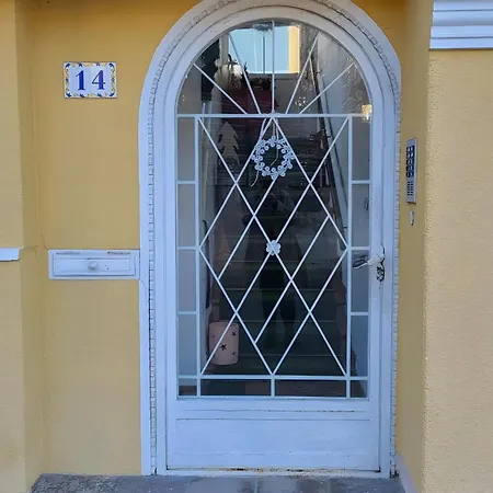 Lena *